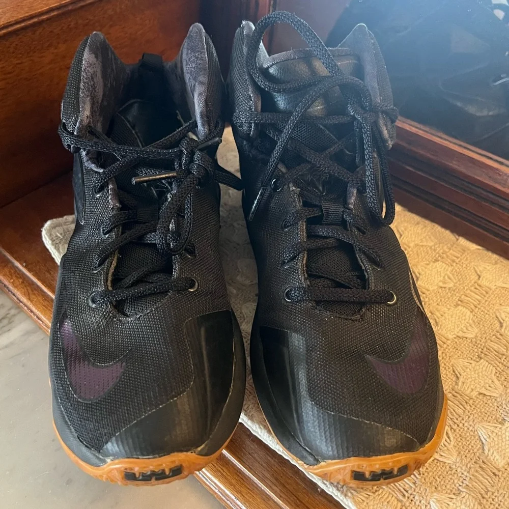 NIKE Lebron James LJ 13 'Black Lion' Basketball Sneakers Black Tan Boy's Sz 2.5Y